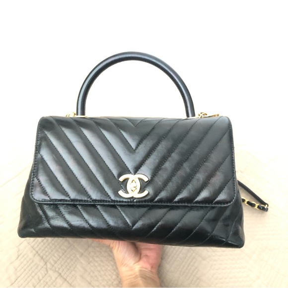 Chanel Coco top handles chevron Iridescent calfskin Leather flap small size bag. - Picture 4 of 17